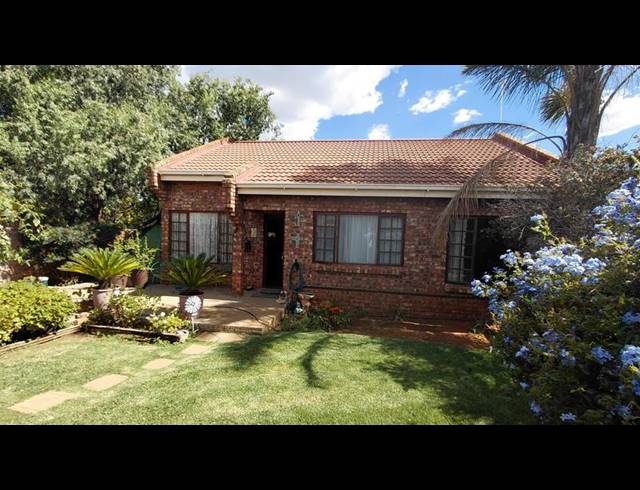 3 BEDROOM TOWNHOUSE FOR SALE IN UNIVERSITAS RIDGE